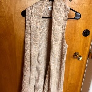 GAP Women's Tan Sweater Vest